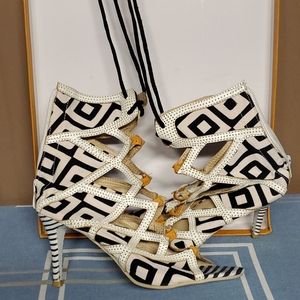 Geometrical heels